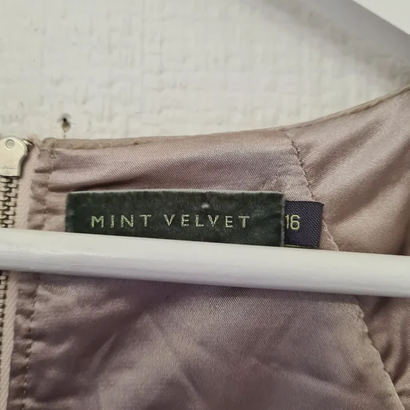 Mint Velvet taupe floral pencil dress size 16 sleeveless pockets - Picture 4 of 9
